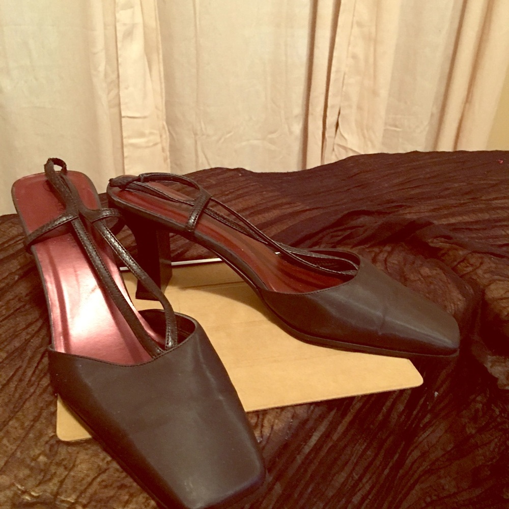 Conservative dress shoe